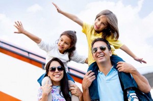 happy_family_travelling_by_plane_children_680